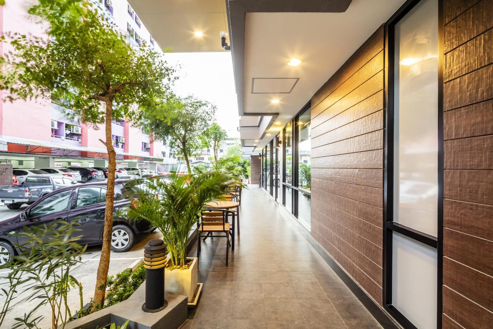 Aliz Hotel Nonthaburi Exterior photo